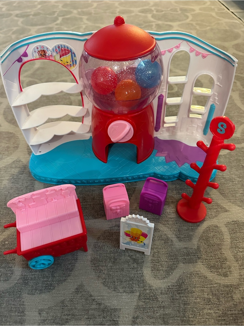Shopkins Sweet Spot Gumball Machine Playset from Food Fair set
